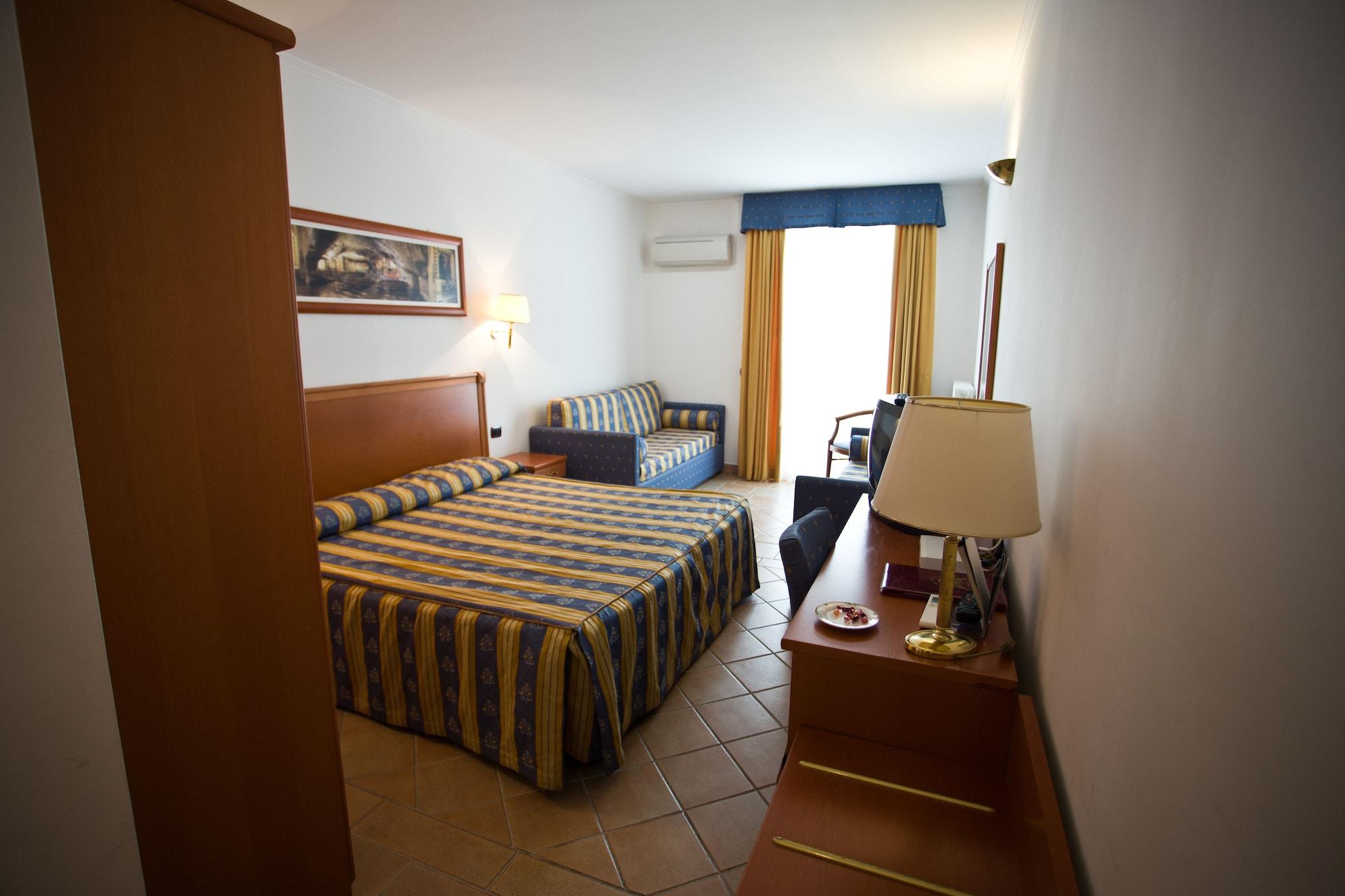 Palace Hotel San Michele Monte SantʼAngelo Екстериор снимка
