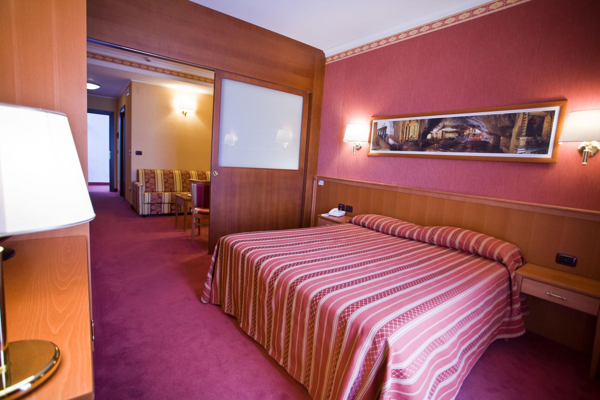 Palace Hotel San Michele Monte SantʼAngelo Екстериор снимка