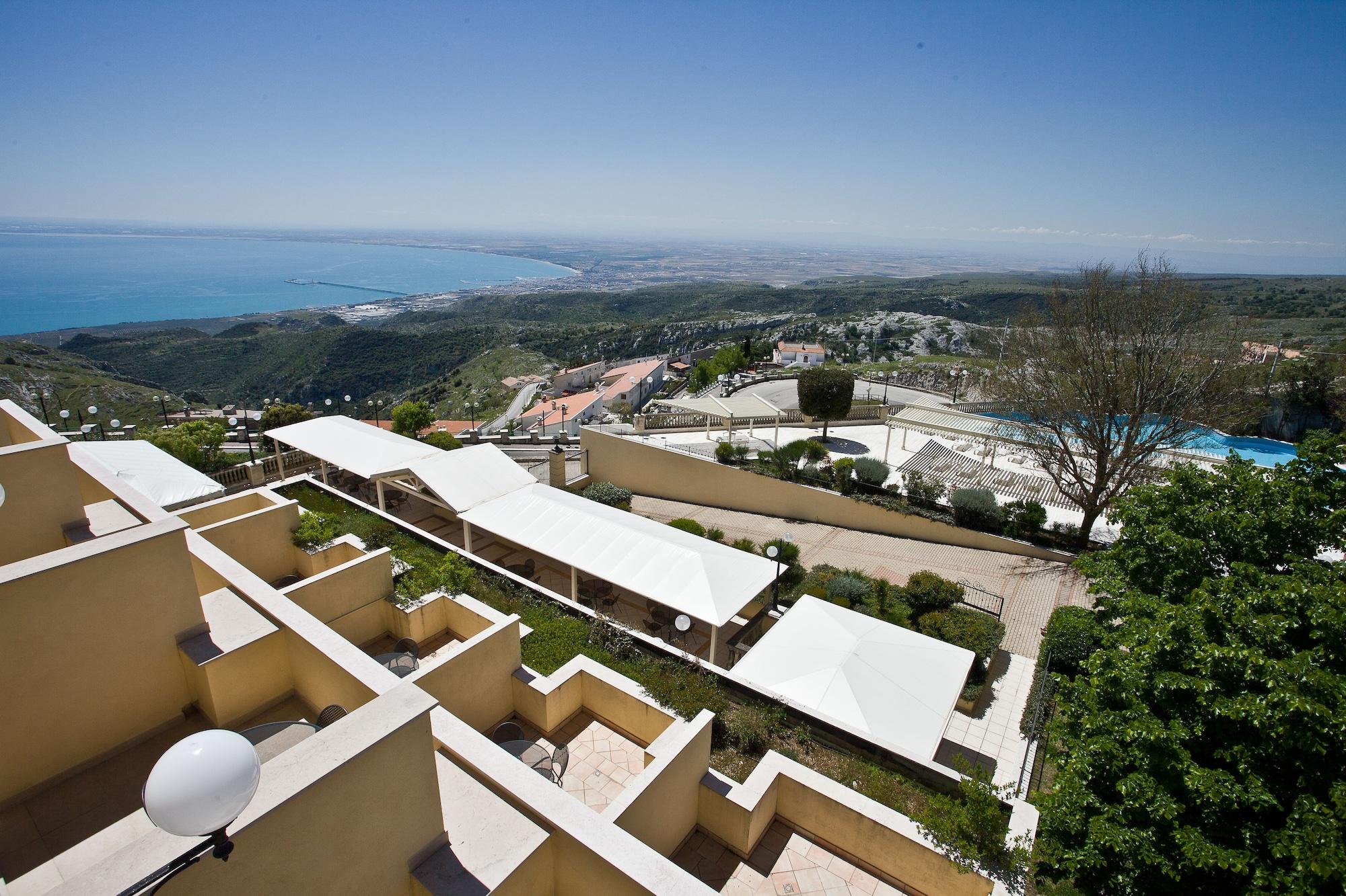 Palace Hotel San Michele Monte SantʼAngelo Екстериор снимка