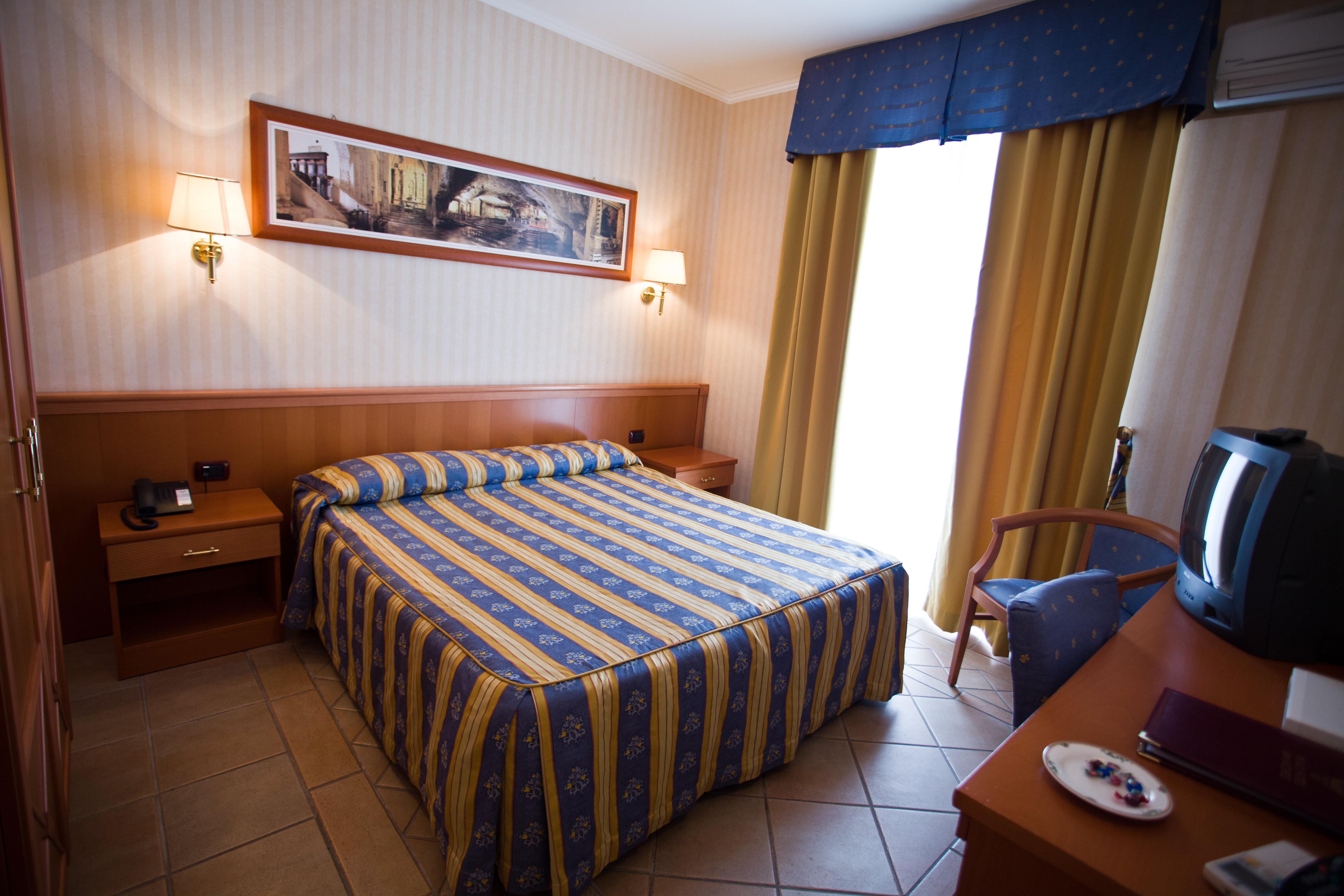 Palace Hotel San Michele Monte SantʼAngelo Екстериор снимка