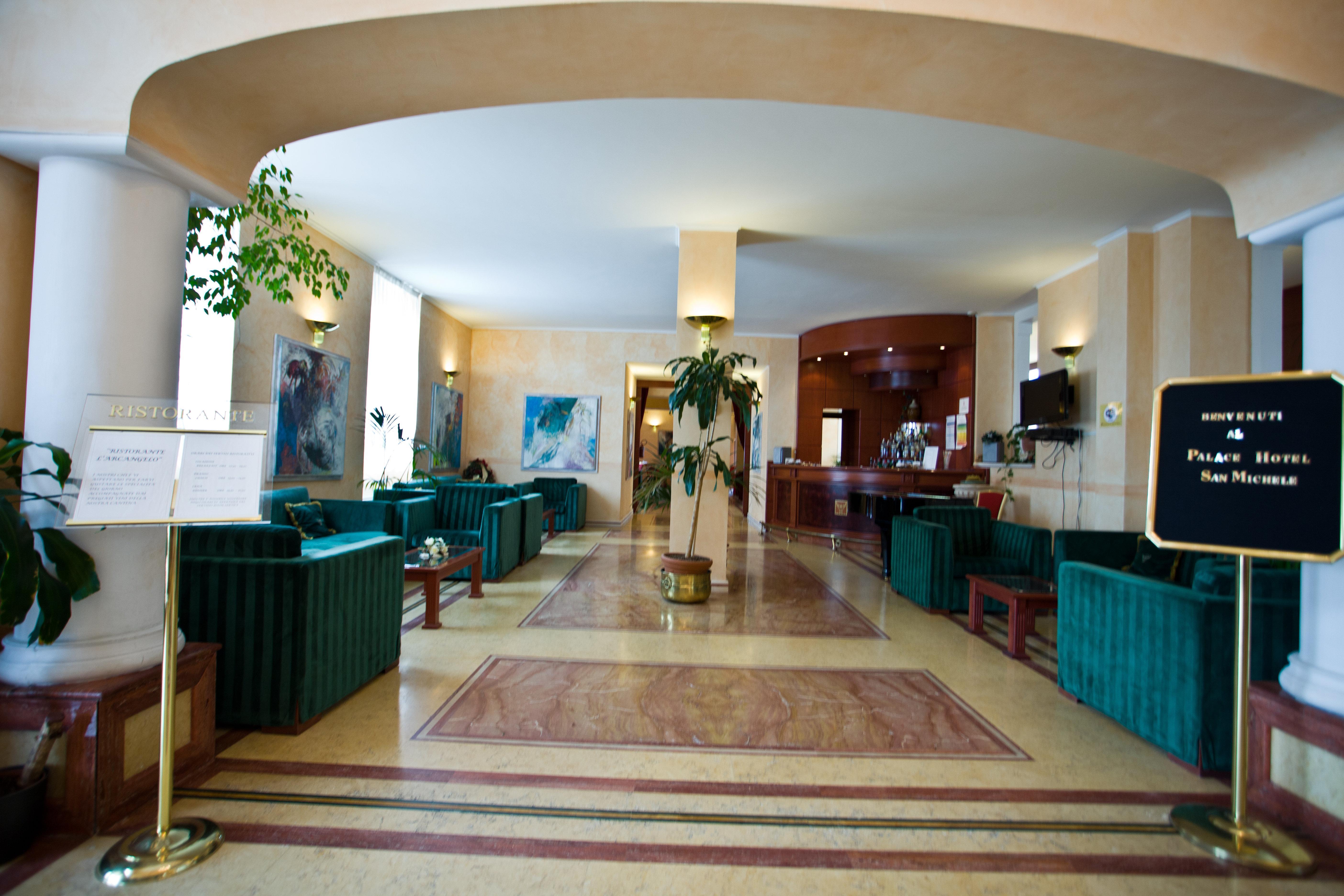 Palace Hotel San Michele Monte SantʼAngelo Екстериор снимка