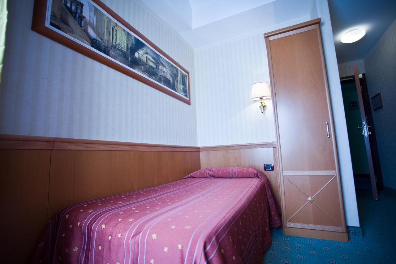 Palace Hotel San Michele Monte SantʼAngelo Екстериор снимка