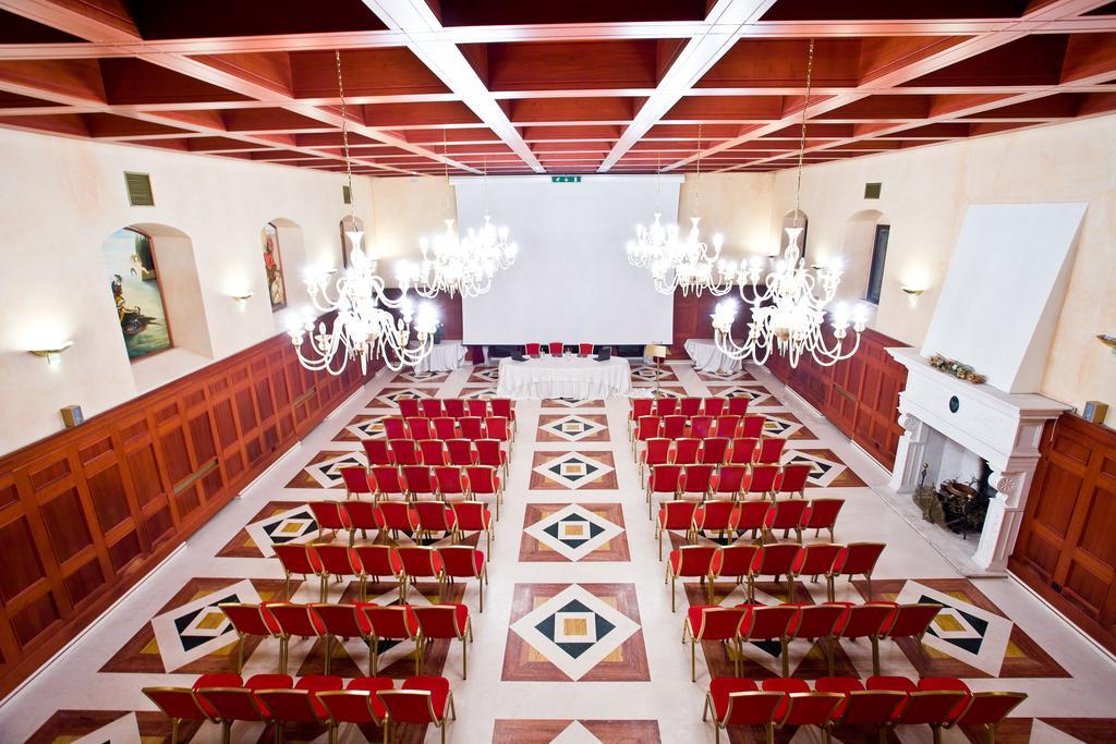 Palace Hotel San Michele Monte SantʼAngelo Екстериор снимка
