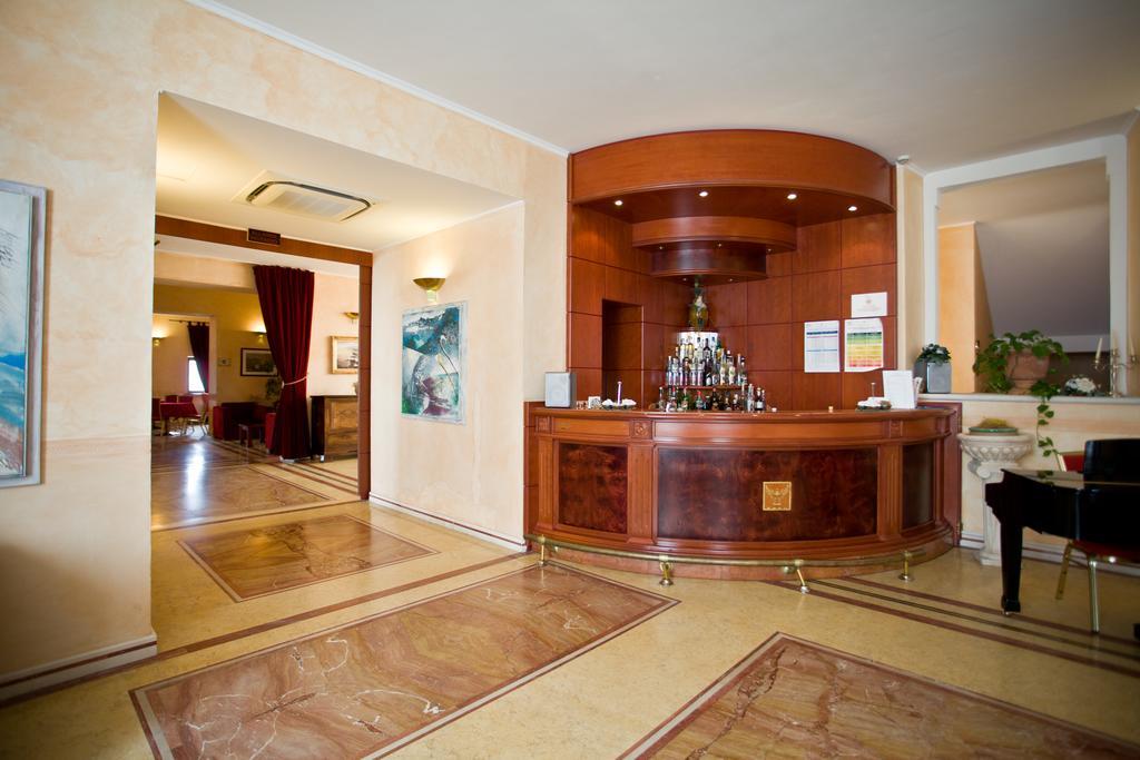 Palace Hotel San Michele Monte SantʼAngelo Екстериор снимка