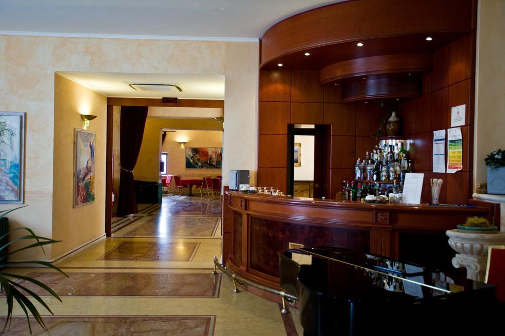 Palace Hotel San Michele Monte SantʼAngelo Екстериор снимка